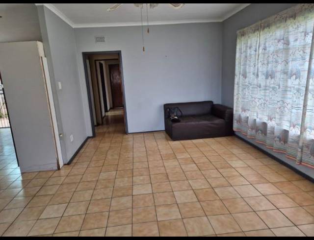 3 BEDROOM HOUSE FOR SALE IN GERMISTON CENTRAL